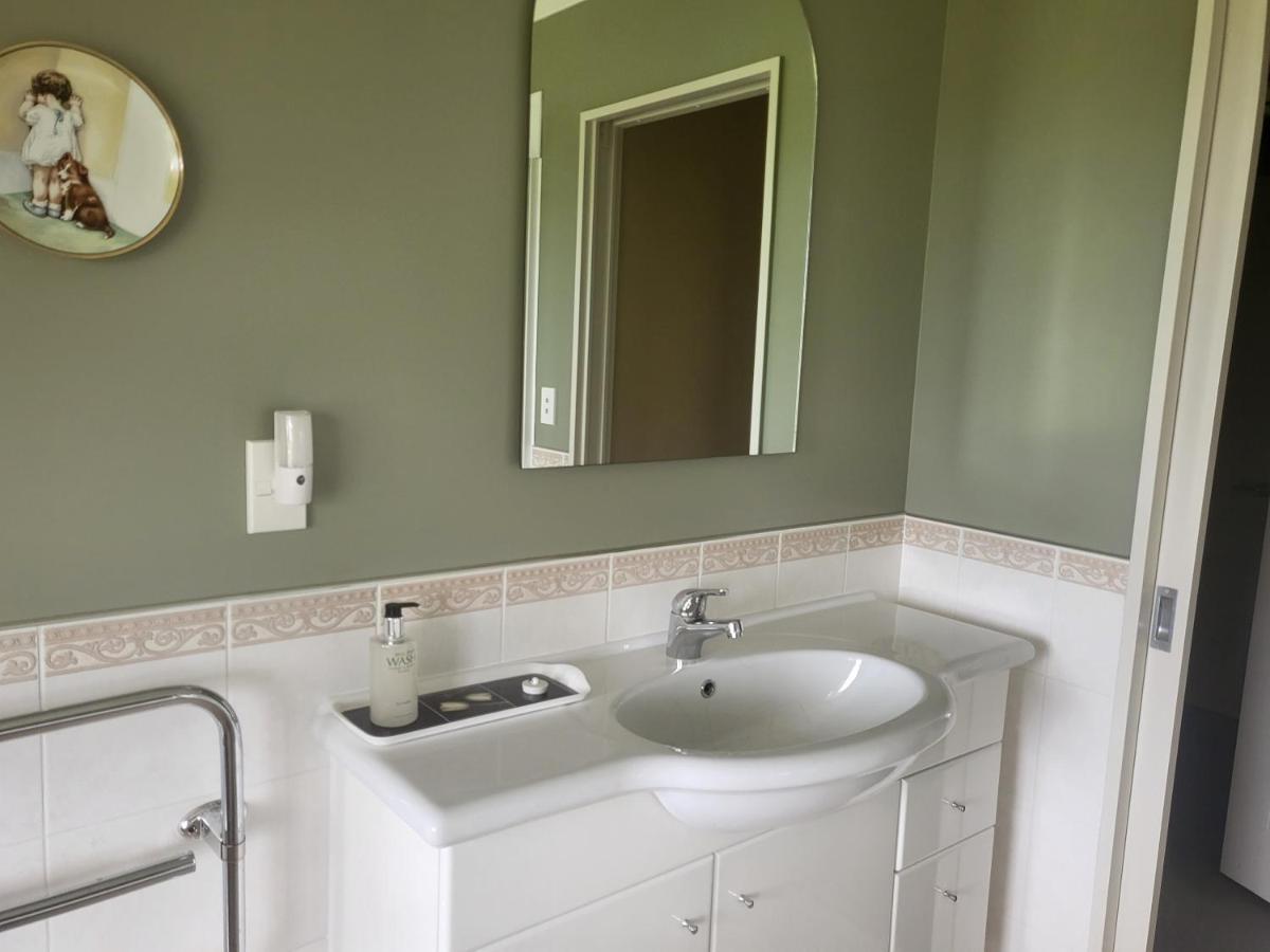 Misty Peaks Guesthouse フォックス・グレイシャー エクステリア 写真