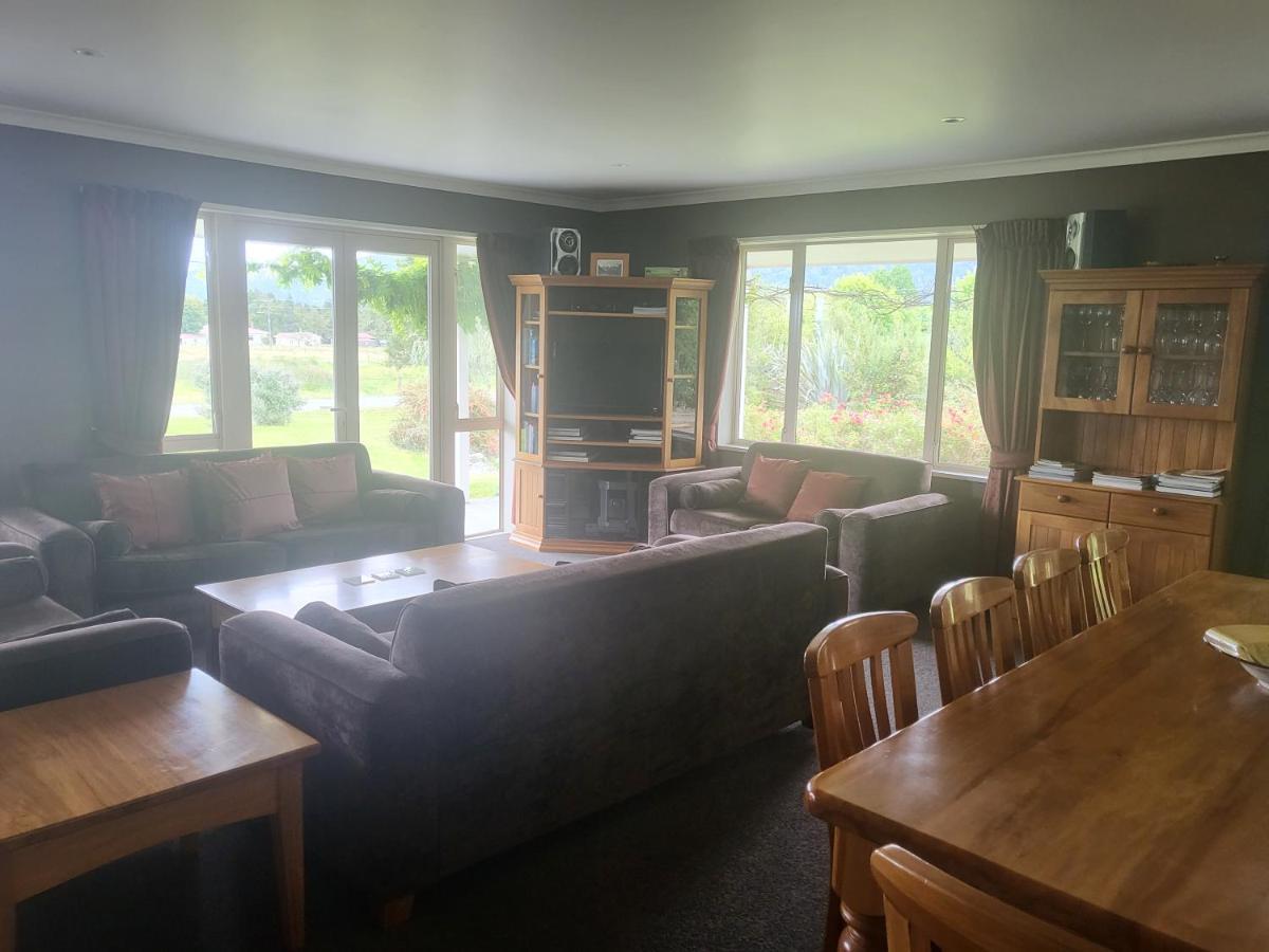 Misty Peaks Guesthouse フォックス・グレイシャー エクステリア 写真