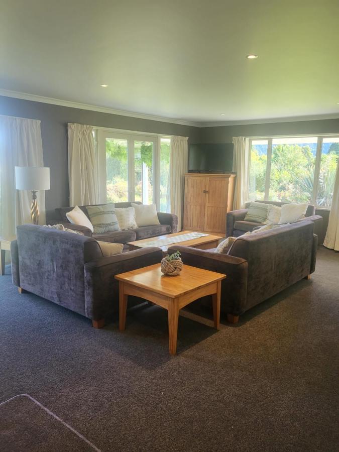 Misty Peaks Guesthouse フォックス・グレイシャー エクステリア 写真
