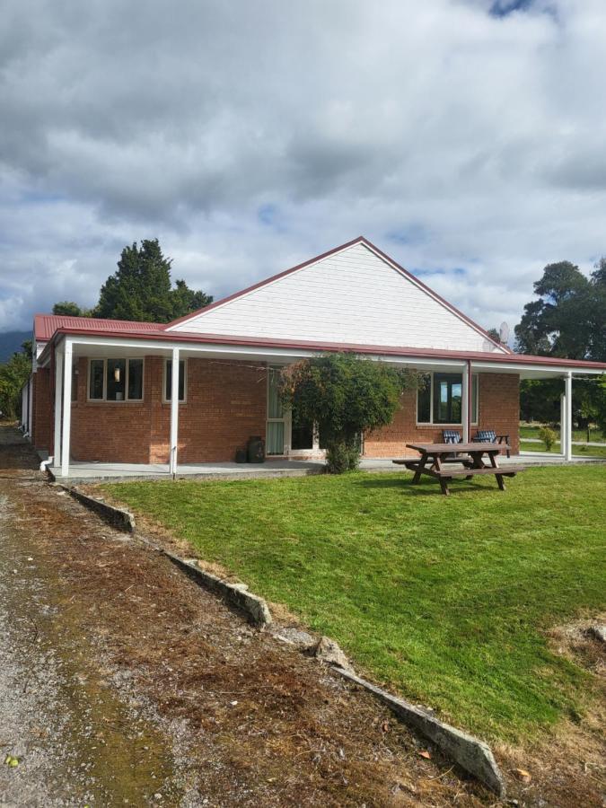 Misty Peaks Guesthouse フォックス・グレイシャー エクステリア 写真