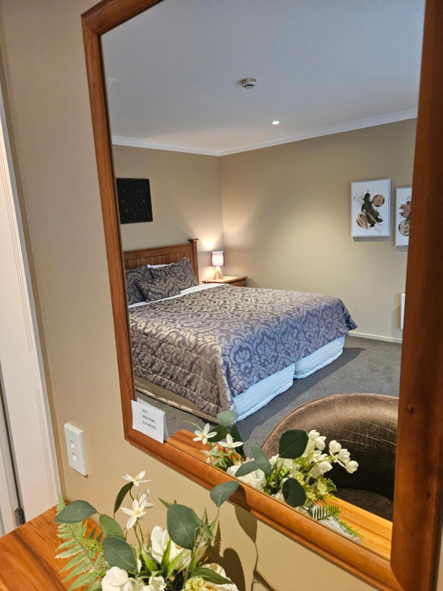 Misty Peaks Guesthouse フォックス・グレイシャー エクステリア 写真